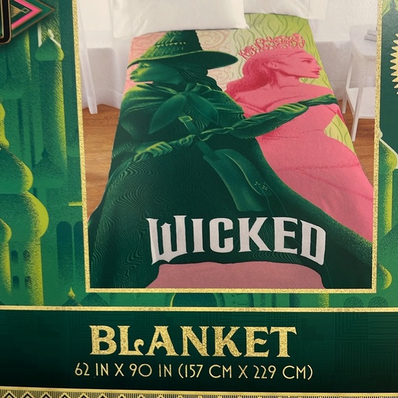 Last 1❗️ WICKED Full sized Plush blanket - Picture 2 of 6